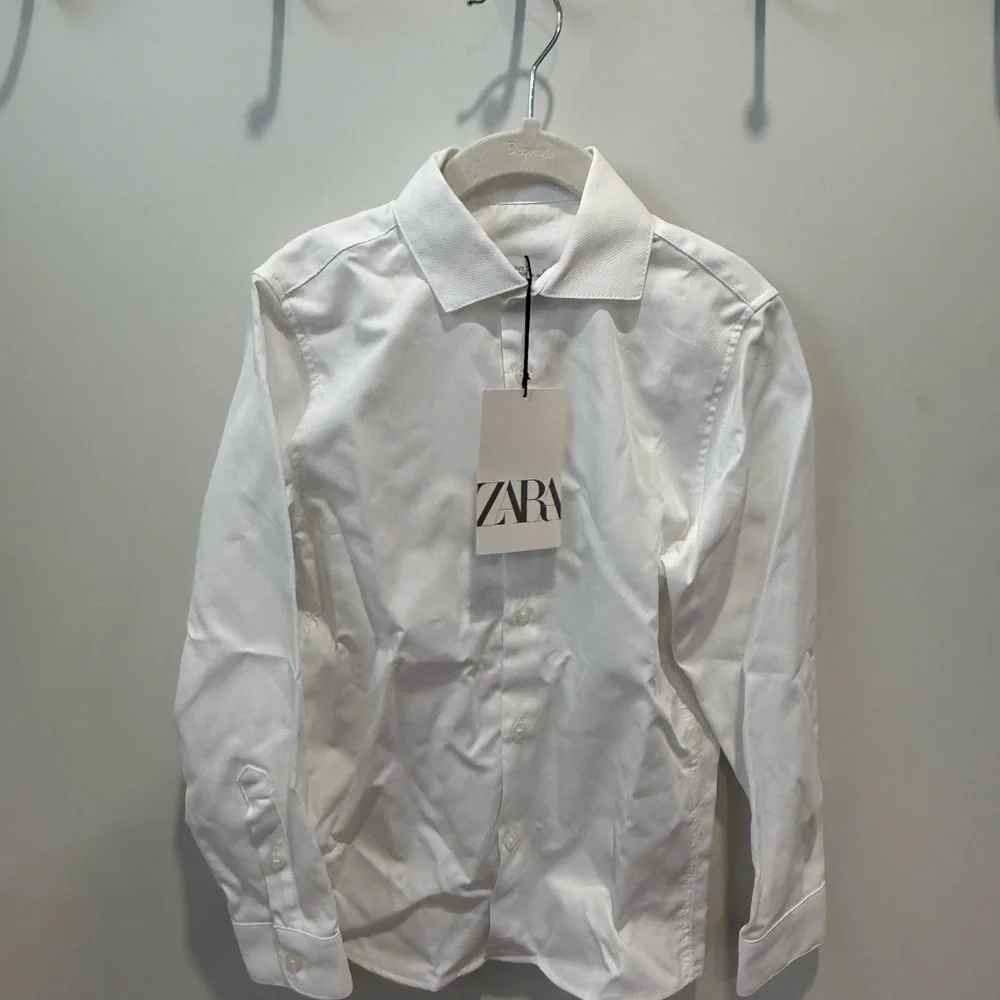 Boys Zara Classic White Button-Down Shirt with Navy Trousers - Picture 2 of 9